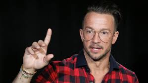 In a today exclusive, the hillsong church founder addressed the problems with the church's celebrity. Carl Lentz Ex Hillsong Pastor Who Baptized Bieber Accused Of Abuse