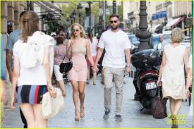 Machine gun kelly and megan fox are heating up! Jennifer Lawrence Cooke Maroney Hold Hands In Paris Photo 4126234 Cooke Maroney Jennifer Lawrence Pictures Just Jared