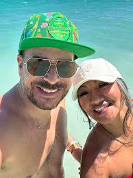 We are staying at the Farao Villa in Kypseli at the beginning of June could  anyone recommend a taxi from the airport for 6 adults and 2 infants?