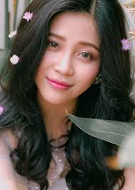 Nữ MC Cao Vy đang được dân mạng truy lùng là ai?