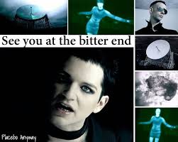 Now let's have a closer look at the official “The bitter end” video. It was  directed by 𝘏𝘰𝘸𝘢𝘳𝘥 𝘎𝘳𝘦𝘦𝘯𝘩𝘢𝘭𝘨𝘩 and shows the band playing in  the dish of the 𝘓𝘰𝘷𝘦𝘭𝘭 𝘛𝘦𝘭𝘦𝘴𝘤𝘰𝘱𝘦, one