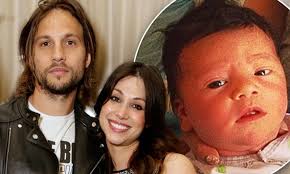 His mother was an art director at brown university's theatre department, while his father was a drama teacher, an actor, a playwright, and a director. Prometheus Star Logan Marshall Green Becomes Father To Baby Boy Tennessee Daily Mail Online