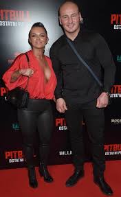 W magazynie „ckm na maj 2018 do przeczytania jest wywiad z parą. Artur Szpilka Premiera Filmu Pitbull Ostatni Pies Z Kamila Wybranczyk Facebook