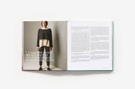 Vickie howell has written more than a dozen books on knitting and crochet, but her latest, the knit vibe, is unlike any of her previous titles and indeed probably unlike any knitting book you've ever seen. The Knit Vibe Hardcover Abrams