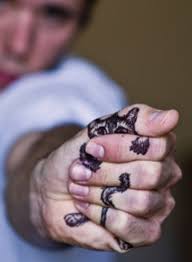 For those that are after a teensy tiny tattoo, you might like to think about getting one like the above kitty. Sweet Kitten Hand Tattoo