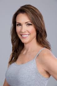 Elisa Beard's Instagram, Twitter & Facebook