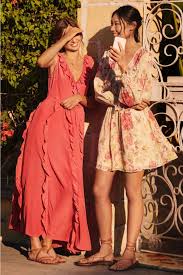 Una boda en el campo, obviamente, necesita un entorno campestre. Los Vestidos De Invitada Para Una Boda En El Campo Estan En H M