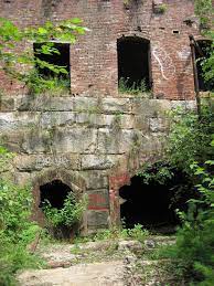 10 Abandoned Places In New Hampshire That Nature Is Reclaiming Abandoned Places Road Trip Places New Hampshire