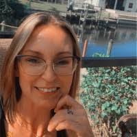 Amanda Sisneros's Instagram, Twitter & Facebook