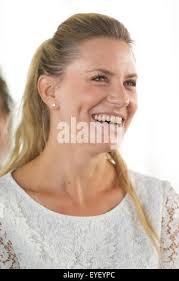 Sir Ben Ainslie's moglie, Georgie, al Land Rover BAR HQ in Portsmouth il  primo giorno della Coppa America World Series che Foto stock