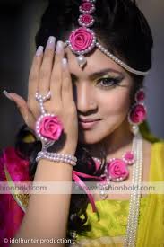 Pearl Flower Jewellery For A Mehendi Function Flower Jewellery Floral Jewellery Fresh Flower Jewelry