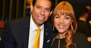 A filha da deputada flordelis, simone dos santos rodrigues, afirmou ter dado r$ 5 mil para sua irmã, marzy teixeira, matar o pastor anderson do carmo, assassinado em 16 de junho de 2019 após ser atingido por mais de 30 tiros na garagem de casa.a suspeita, no entanto, disse desconhecer se a irmã teria, de fato, contratado alguém para planejar o crime. Investigacao Aponta Que Filha De Flordelis Fez Buscas Na Internet Para Contratar Matador Diz Site Gzh