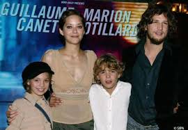 El trabajo del gran actor guillaume canet se refleja con feroz clarividencia en este retrato de un asesino en serie ambientado en la francia de finales de los setenta. Guillaume Canet And Marion Cotillard Picture Photo Of Guillaume Canet Fanpix Net