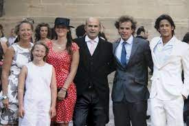 Sophie cluzel le 12 févier 2021 à paris, lors d'un déplacement au centre d'appel contre les offrez gratuitement la lecture de cet article à un proche : Sophie Cluzel Secretaire D Etat Croisera Sa Fille A L Elysee