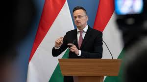 Egymást váltotta a médiacentrum debrecen stúdiójában szerdán szijjártó péter külgazdasági és külügyminiszter, valamint a lokiba 12 év után visszatérő dzsudzsák balázs. Szijjarto Megmagyarazta Mit Keresett Egy Zart Kapus Meccsen Dzsudzsak Balazzsal Rangado