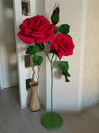 как сделать цветы из гофрированной бумаги своими руками видео Yarmarka Masterov Ruchnaya Rabota Handmade Bumazhnye Rozy Gigantskie Bumazhnye Cvety Bolshie Bumazhnye Cvety