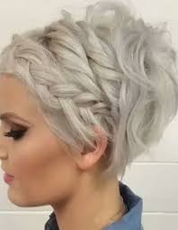 Coiffure invité mariage cheveux courts coiffure invité mariage cheveux courts. Bien Choisir Son Chignon De Mariee Conseils Idees Et Photos Wedding Secret