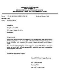 Surat dinas adalah surat yang bersifat resmi dan dibuat oleh instansi pemerintah maupun swasta untuk kepentingan yang bersifat kedinasan. B Indonesia Kelas 7 Minggu 1 Education Quiz Quizizz