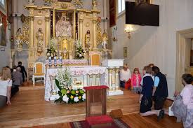 Zgodnie z nauką kościoła katolickiego oglądanie transmisji telewizyjnej nigdy nie zastępuje czynnego udziału w niedzielnej liturgii. Transmisja Mszy Sw Z Ostrozan Diecezja Drohiczynska