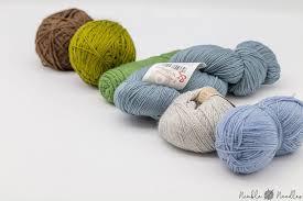 Mentioned in a past post, this was my very first yarn ball, and i haven't made any projects with it. How To Roll Yarn Into A Ball 3 Super Easy Methods For Beginners