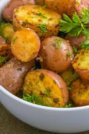 These Oven Roasted Baby Red Potatoes Are Crisp On The Outside And Perfectly Seasoned Great Potato Si Roasted Baby Red Potatoes Baked Red Potatoes Red Potatoes
