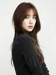 Long bangs swept to the side helps sculpt your features further, while cinnamon hair color adds warmth to asian skin. Yoon Eun Hye Hair Styles Asian Hair Long Hair Styles