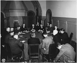 Premier wielkiej brytanii winston leonard spencer churchill, prezydent usa franklin delano roosevelt i przywódca zsrr józef stalin foto: Konferencja W Jalcie Konflikty Pl