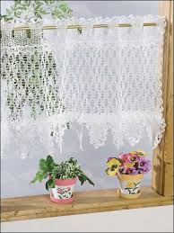 These 21 floral crochet patterns are all you need to beat the winter blues and prepare yourself for a sunny spring! 30 Crochet Valance Free Patterns Tutorials