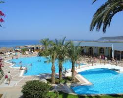 Avra Beach Is Een Uitstekend 4 Sterren All Inclusive Hotel Met Comfortabele Kamers Een Uitstekende Keuken En Centrale Ligging E Vakantie Resorts Kiezelstrand
