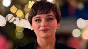 Quien iba a decir que por allá del 2018 “El Stand de los Besos” iba a ser  una de las películas más exitosas de Netflix, con una primera parte  entretenida y palomera,