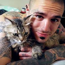 Will Someone Get This Man To My Bedroom Immediately Tatowierte Typen Katzen Und Jungs
