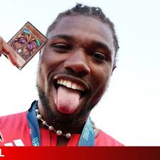 Carta trampa? Noah Nyles, el deportista que lleva cartas de de Yu-Gi-Oh! a  sus competencias