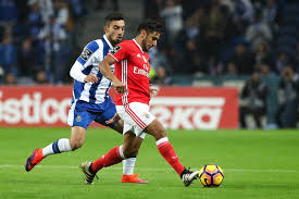 O clássico entre benfica e fc porto terminou com um resultado que não interessava a nenhuma das equipas. Primeira Liga Benfica And Porto Neck And Neck Going Into O Classico