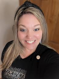 Amanda Singley's Instagram, Twitter & Facebook