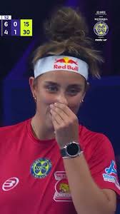 😅 El moño le pasó una mala jugada a Bea González en este punto...  #padeladdict #padel