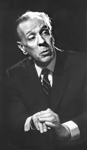 Pensé en un laberinto, en un sinuoso laberinto creciente que abarcara el pasado y el porvenir y que implicara de algún modo los astros. Jorge Luis Borges Wikipedia