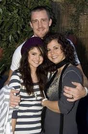 Her birthday, what she did before fame, her family life, fun trivia facts, popularity rankings, and more. Amanda Mandy Teefey Selena Gomez S Mother Dailyentertainmentnews Com