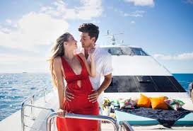 The final four couples of love island usa season one were dylan & alexandra, weston & emily, zac & elizabeth, and ray & caro. Are Zac Elizabeth Still Together The Love Island Winners Tried To Make It Work