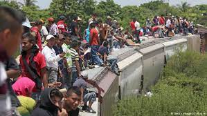 La migración externa es el movimiento de personas que se trasladan de un país a otro cambiando su lugar de residencia de forma permanente o durante un largo período. America Latina La Migracion De La Violencia Politica Dw 05 07 2017