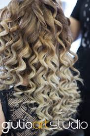 I capelli biondo cenere sono versatili e adatti a tutte le donne, l'ideale per aggiungere luminosità alla chioma attraverso qualche ciocca chiara o per un cambio look radicale, ma non troppo. Top 5 Sfumature Capelli Biondi Per L Autunno Giulio Art Studio