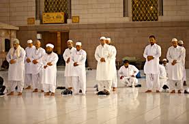 Jadi kita biasa sholat tarawih ditambah witir saat jamaah di masjid sebanyak 23 rakaat. Jangan Salah Ini Jumlah Rakaat Sholat Tarawih Umroh Com