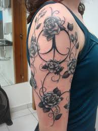 L'agencement doit former un ensemble esthétique. 120 Meaningful Rose Tattoo Designs Cuded Rose Tattoos For Women Rose Tattoo Design Rose Vine Tattoos