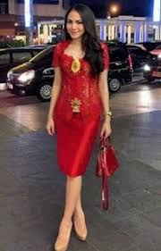 Kombinasi warna emas dan merah. 42 Contoh Warna Dan Model Kebaya Wisuda Favorit Mahasiswi Model Pakaian Pakaian Wanita Model Pakaian Wanita