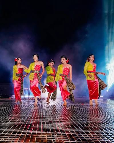 Centili Dance Group at Obelix Sea View