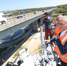 Durch das fehlerhafte anbringen von montageelemente an einem pfeiler sind seit dem 22. Neue Regelung An A66 Engstelle Salzbachtalbrucke Welt