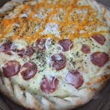 Noi oggi abbiamo deciso di realizzarla a mano, mi raccomando lavorate il panetto di impasto molto bene ed. La Casa De La Pizza Home Facebook