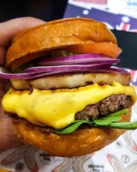 Guia Do Hamburguer On Twitter Conhecemos O Ausburger Uma Hamburgueria Tematica Em Perdizes A Casa E Inspirada Na Australia Desde A Decoracao Ate As Receitas O Hamburguer Da Foto E O