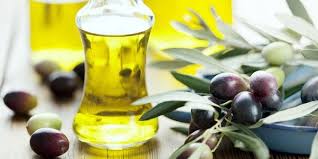 Minyak zaitun mengandung nutrisi seperti vitamin e. 20 Manfaat Minyak Zaitun Untuk Kesehatan Dan Kecantikan Srinadi 99 7 Fm Radio Bali