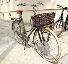 Hollandrad Korb Darwin Von Basil Nl Pret A Velo Elegante Fahrradklassiker Fahrrad Damen Fahrrad Hollandrad