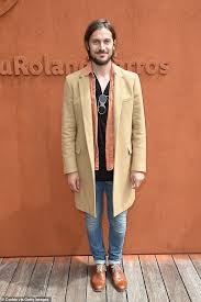 Fansite twitter page for the talented french actor, lucas bravo! Emily In Paris Star Lucas Bravo Responds To All The Haters Aktuelle Boulevard Nachrichten Und Fotogalerien Zu Stars Sternchen
